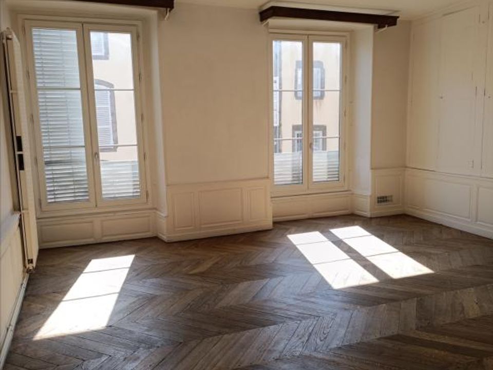 Apartment in Riom, Puy-de-Dome - photo 1