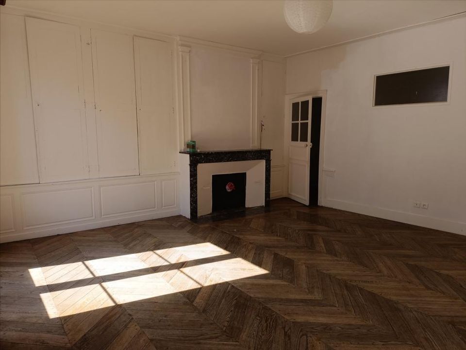 Apartment in Riom, Puy-de-Dome - photo 2