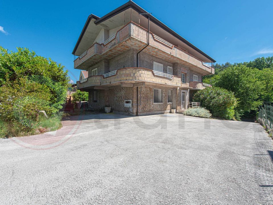 Landejendom i Fontana Liri, Frosinone - foto 1