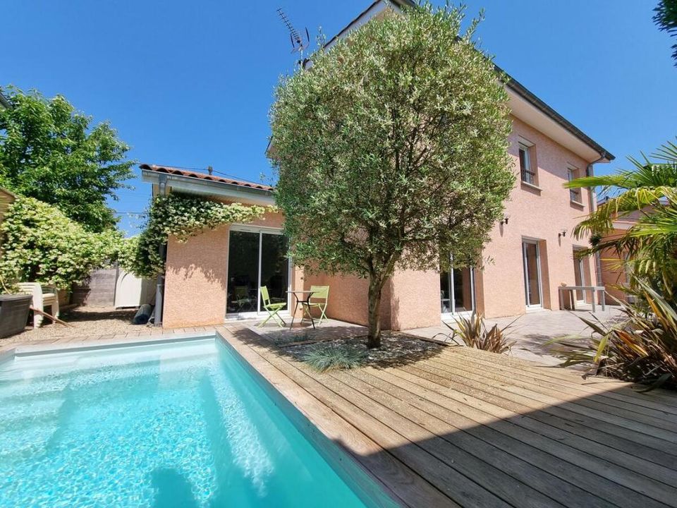 Villa i Décines-Charpieu, Rhone - foto 1