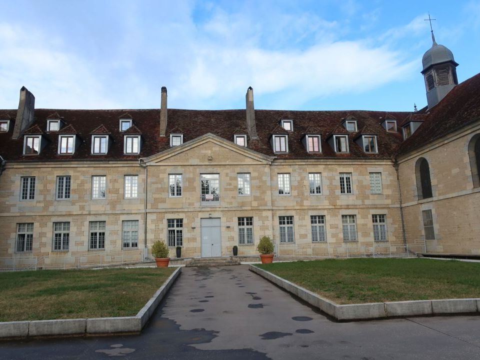 Apartment in École-Valentin, Doubs - photo 1