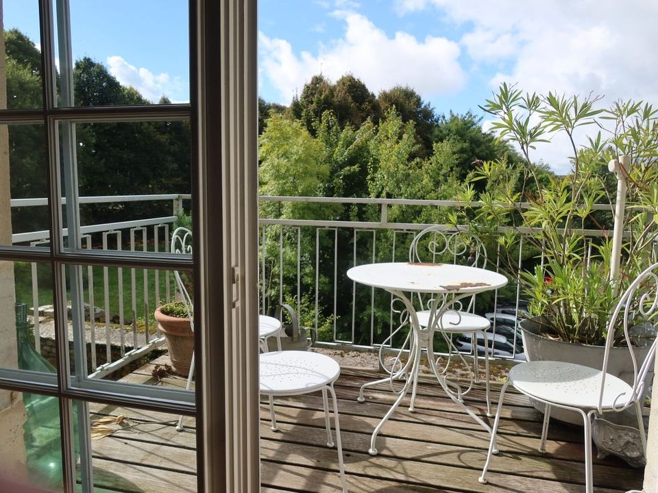 Apartment in École-Valentin, Doubs - photo 4
