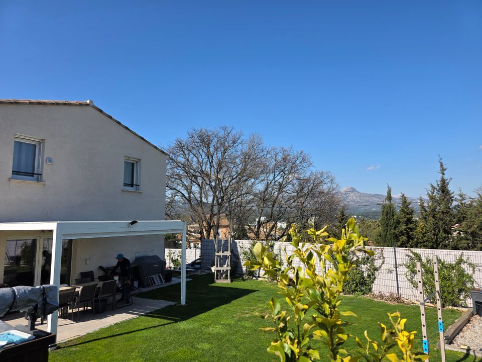 Villa i Aubagne en Provence, Bouches-du-Rhone - foto 1