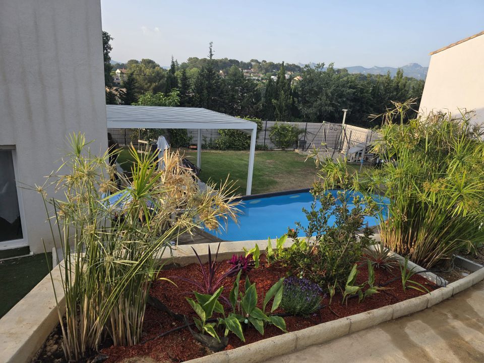 Villa i Aubagne en Provence, Bouches-du-Rhone - foto 2