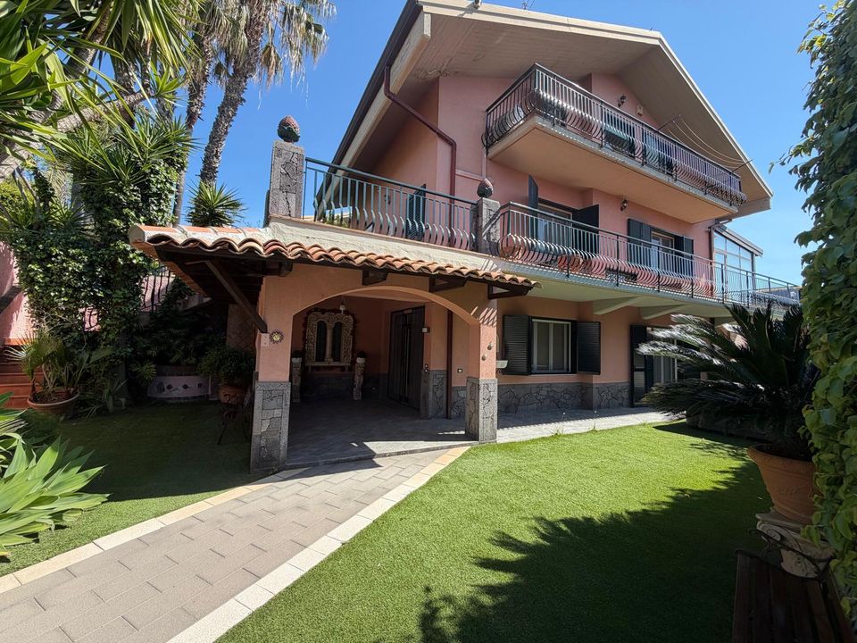 Villa - Sant'Agata li Battiati, Catania - photo 1