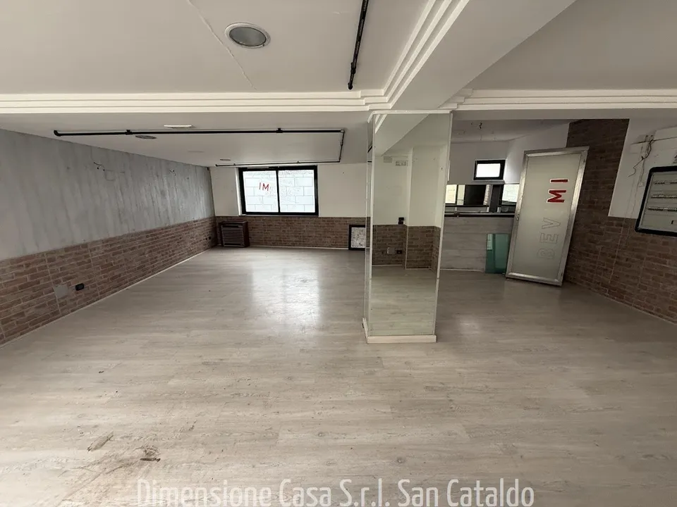 Erhvervsejendom i Caltanissetta, Caltanissetta - foto 2