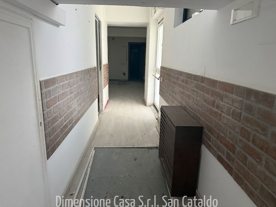 Erhvervsejendom i Caltanissetta, Caltanissetta - foto 4