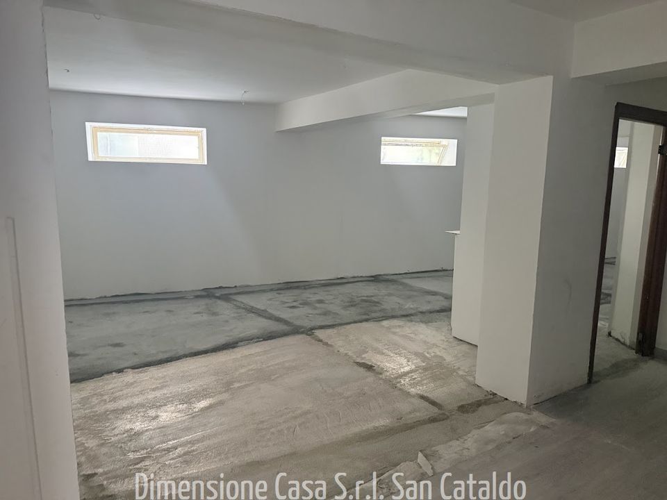 Erhvervsejendom i Caltanissetta, Caltanissetta - foto 5