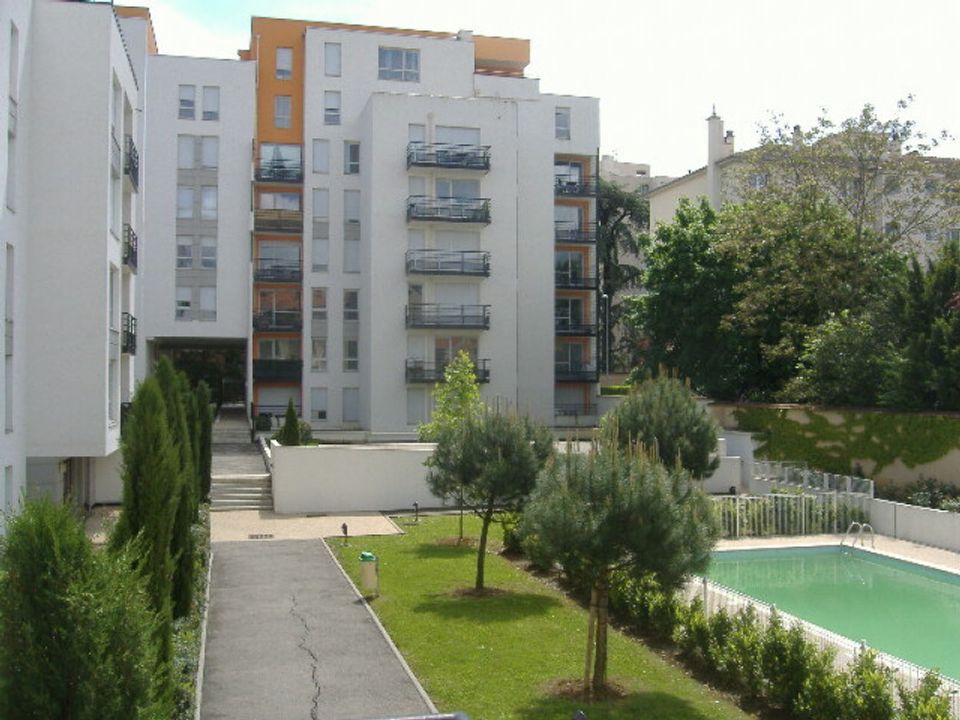 Apartment in Villefranche-sur-Saône, Rhone - photo 1