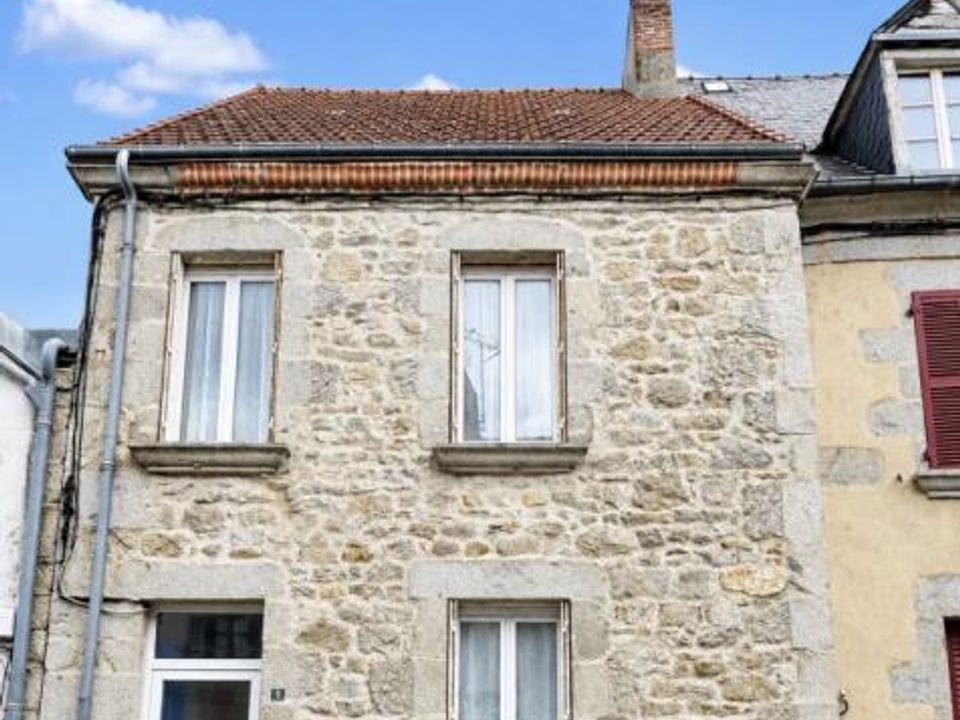 Village house in Chenerailles, Creuse - photo 1