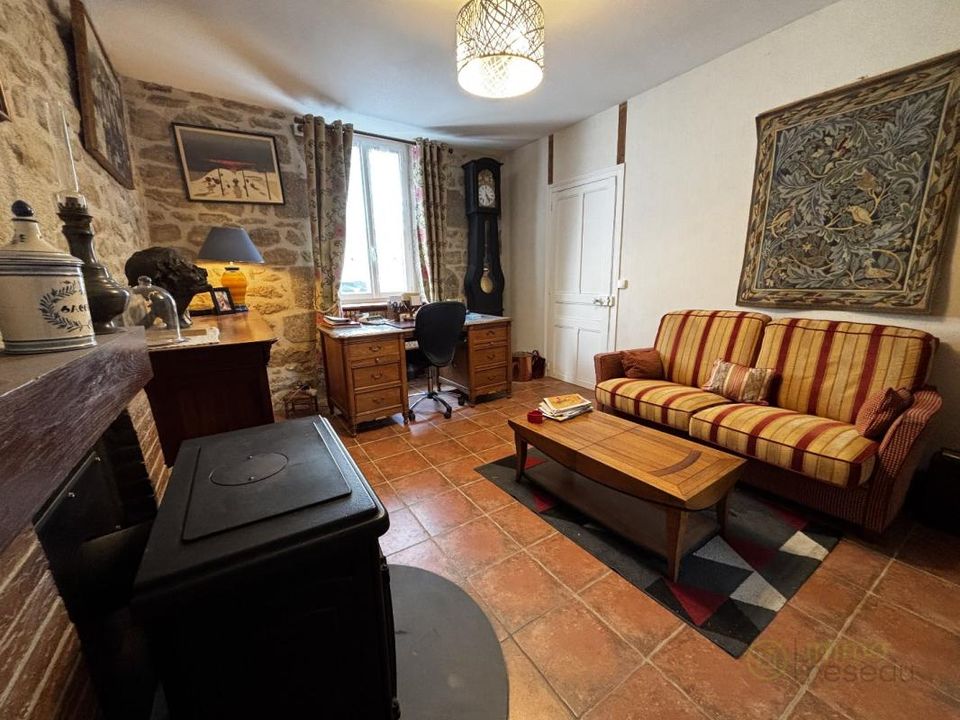 Village house in Chenerailles, Creuse - photo 4