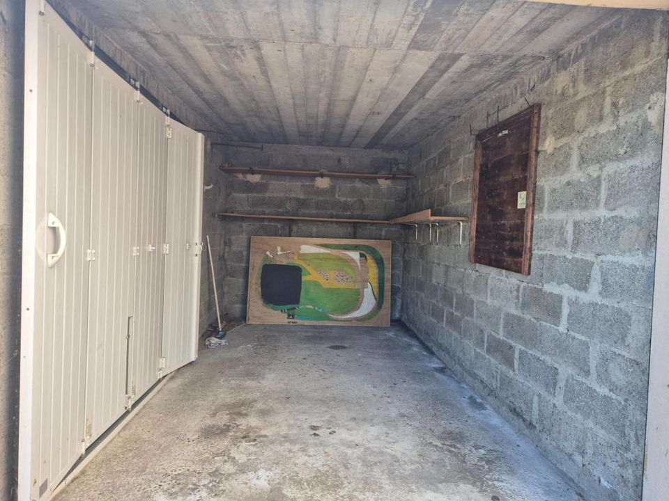 Parkeringsplads i Saint-Etienne, Loire - foto 1