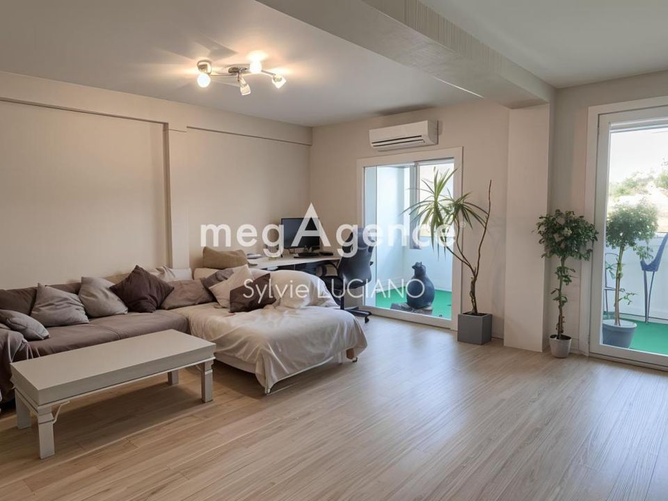 Villa in Manosque, Alpes-de-Haute-Provence - foto 1