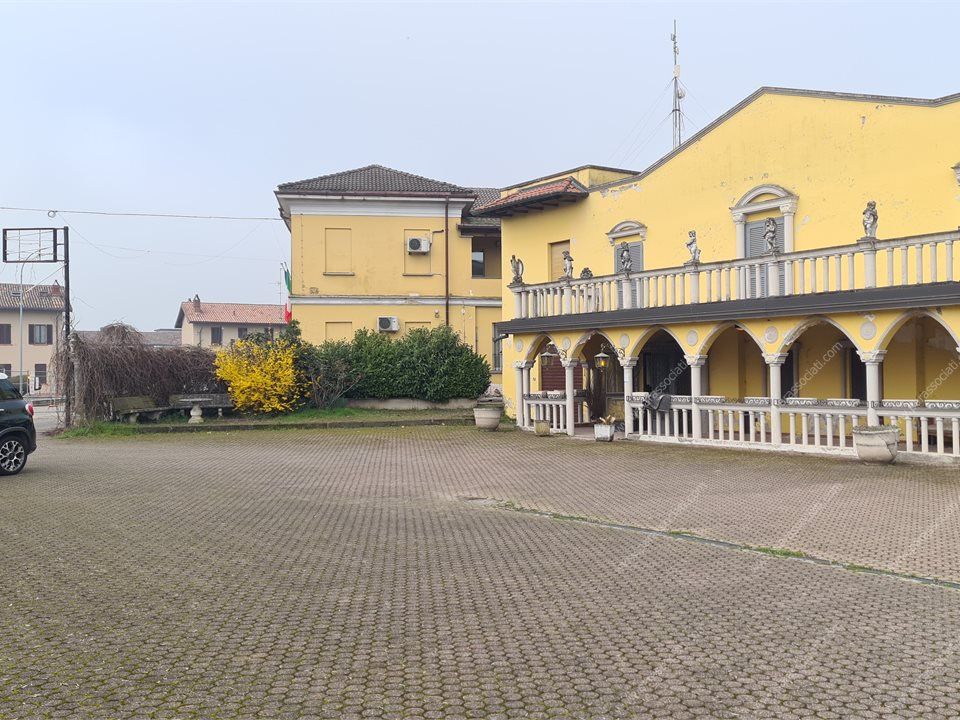 Erhvervsejendom i Vernate, Milan - foto 1