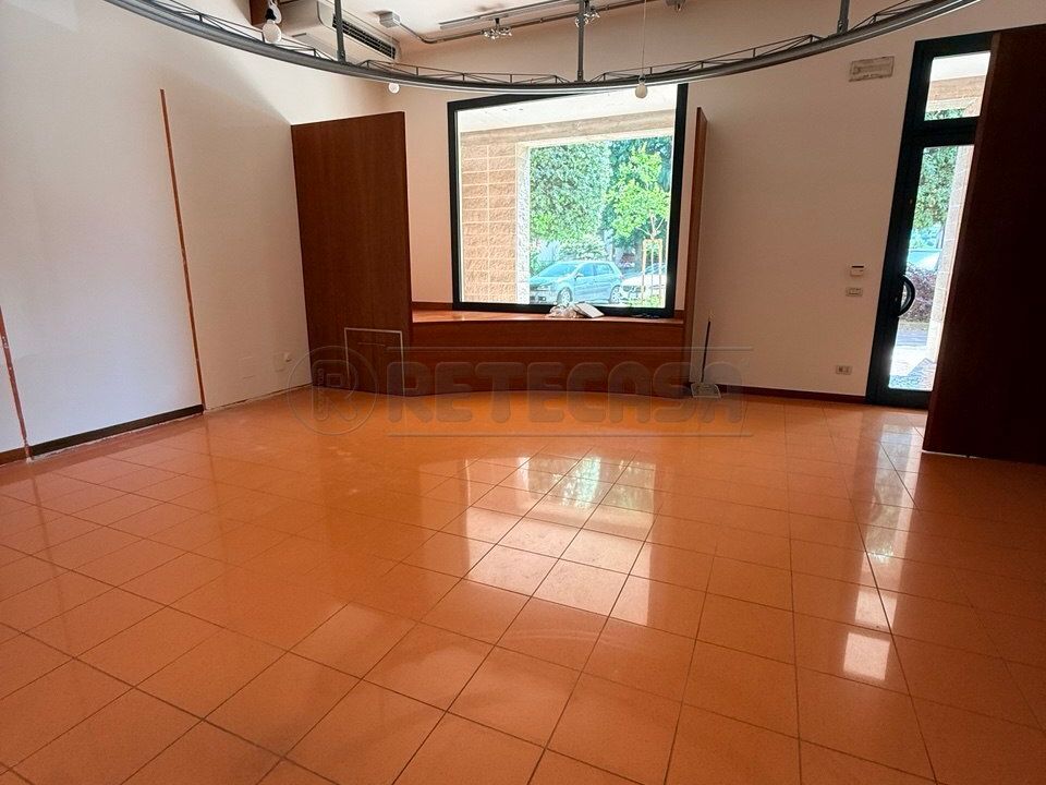 Erhvervsejendom i Montecchio Maggiore, Vicenza - foto 1