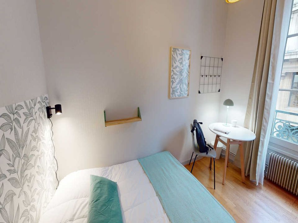 Apartment in Lyon, Rhone - photo 2