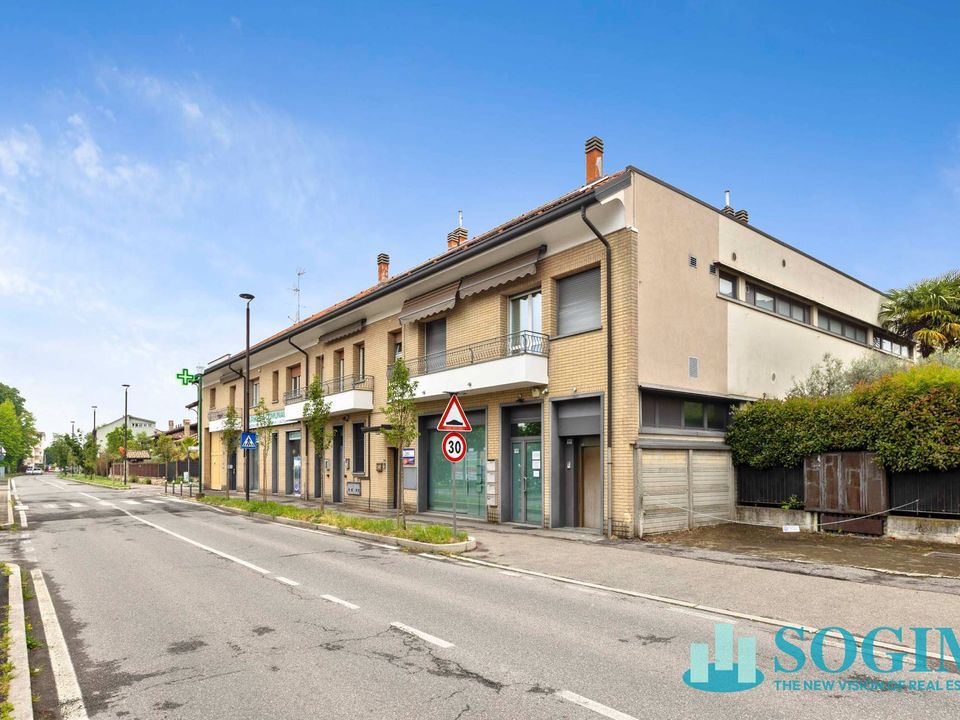 L'establiment comercial a Bovisio Masciago, Monza and Brianza - foto 2
