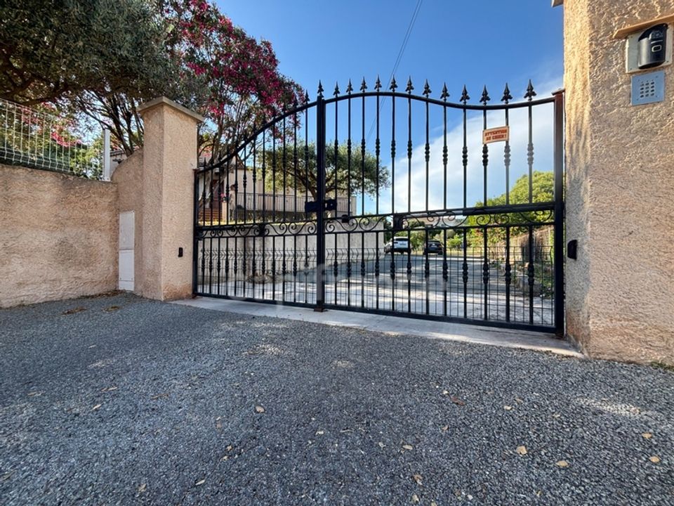 Villa i Le Cannet-des-Maures, Var - foto 1
