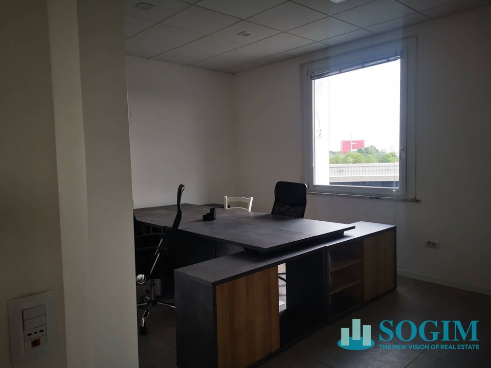 L'establiment comercial a Pero, Milan - foto 3