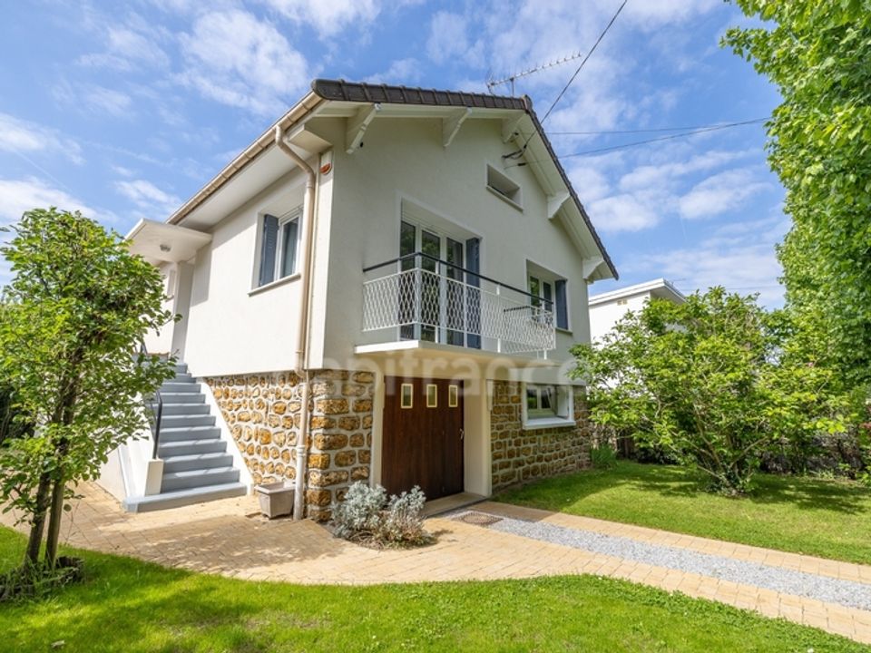 Villa i Sainte-Genevieve-des-Bois, Essonne - foto 1