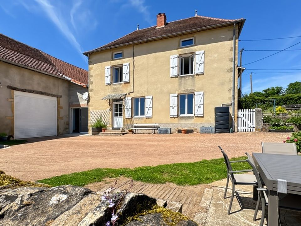 Landejendom i La Clayette, Saone-et-Loire - foto 1