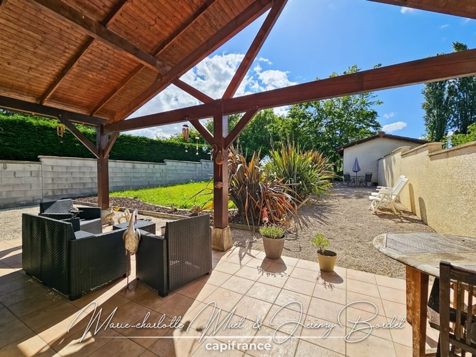 Villa i Saint-Trivier-De-Courtes, Ain - foto 1