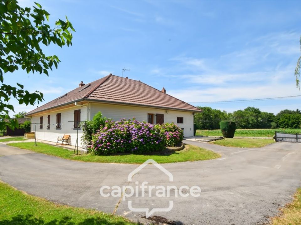 Villa i Pierre-de-Bresse, Saone-et-Loire - foto 1