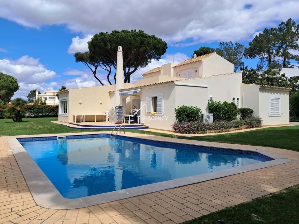 Villa i Quarteira, Faro - foto 1