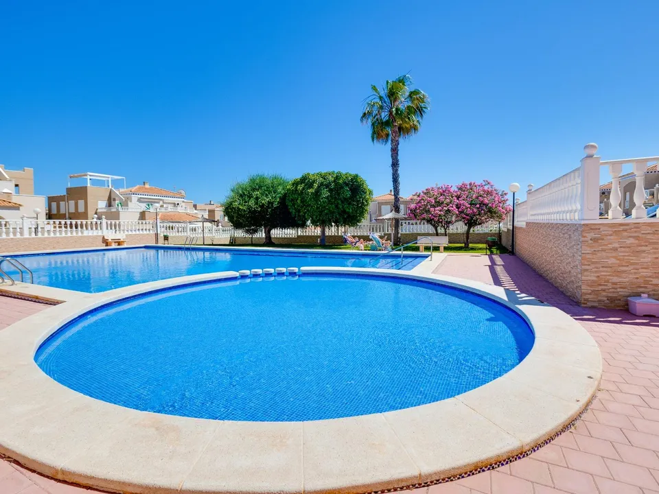 Bungalow en Torrevieja, Alicante - foto 1