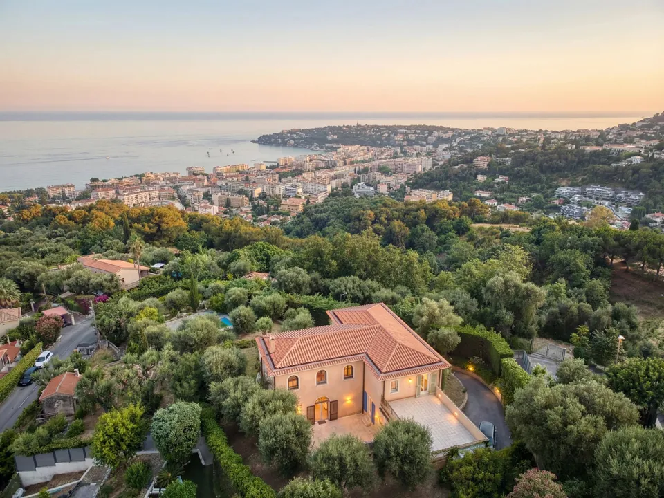 Villa i Menton, Alpes-Maritimes - foto 1