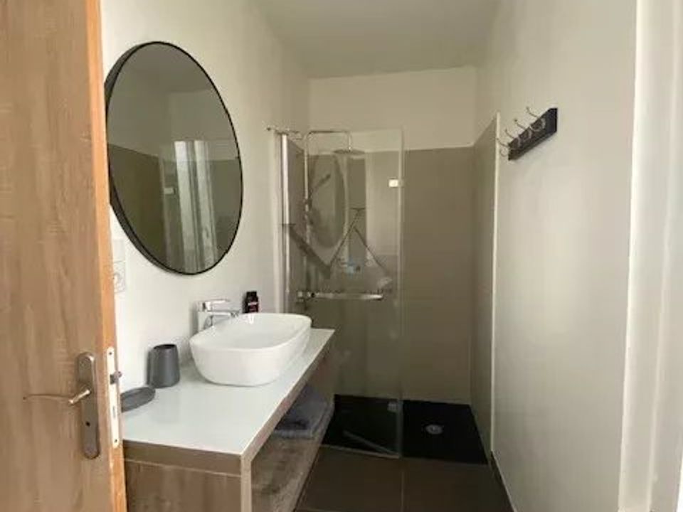 Apartment in Montelimar, Drome - photo 5