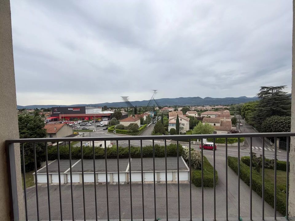 Apartment in Montelimar, Drome - photo 4