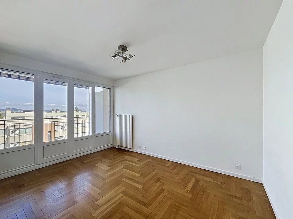 Lejlighed i Sainte-Foy-les-Lyon, Rhone - foto 1