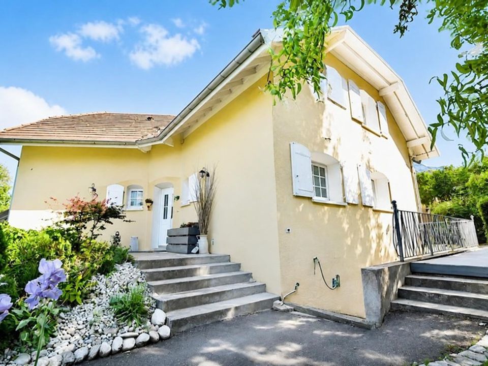 Villa i Bons-en-Chablais, Haute-Savoie - foto 1