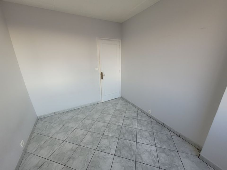 Apartment in Clermont-Ferrand, Puy-de-Dome - photo 4