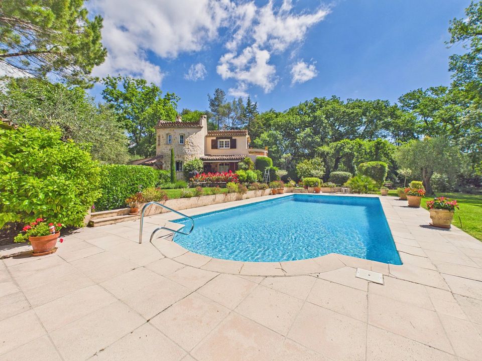 Villa i Roquefort-les-Pins, Alpes-Maritimes - foto 1