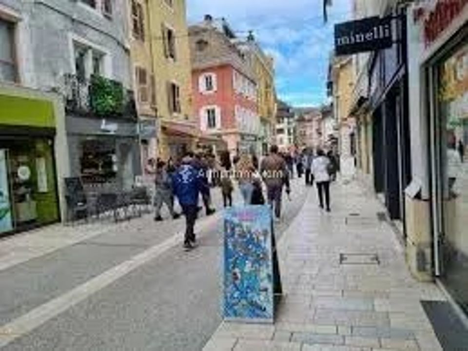 Erhvervsejendom i Thonon-les-Bains, Haute-Savoie - foto 1