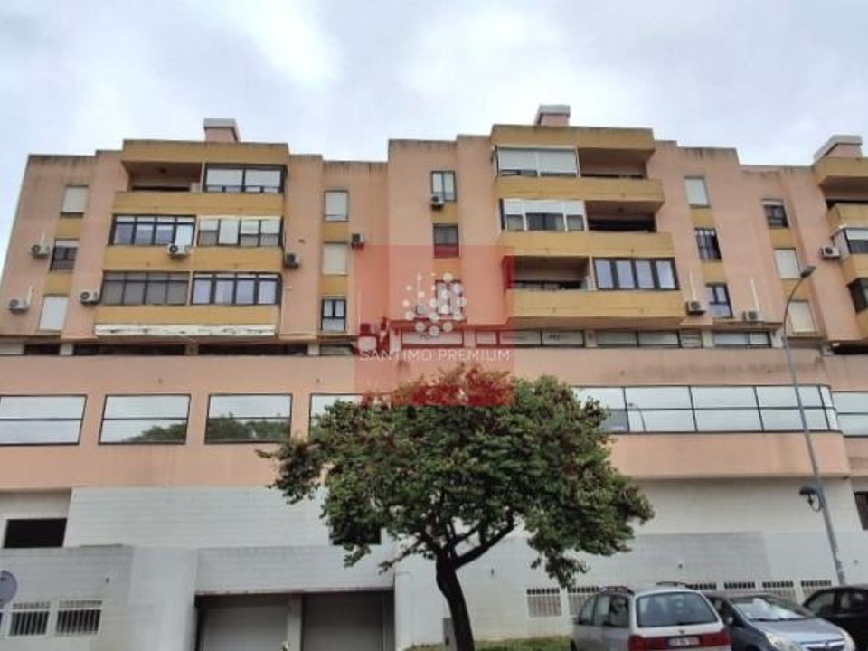 Erhvervsejendom i Amadora, Lisbon - foto 1