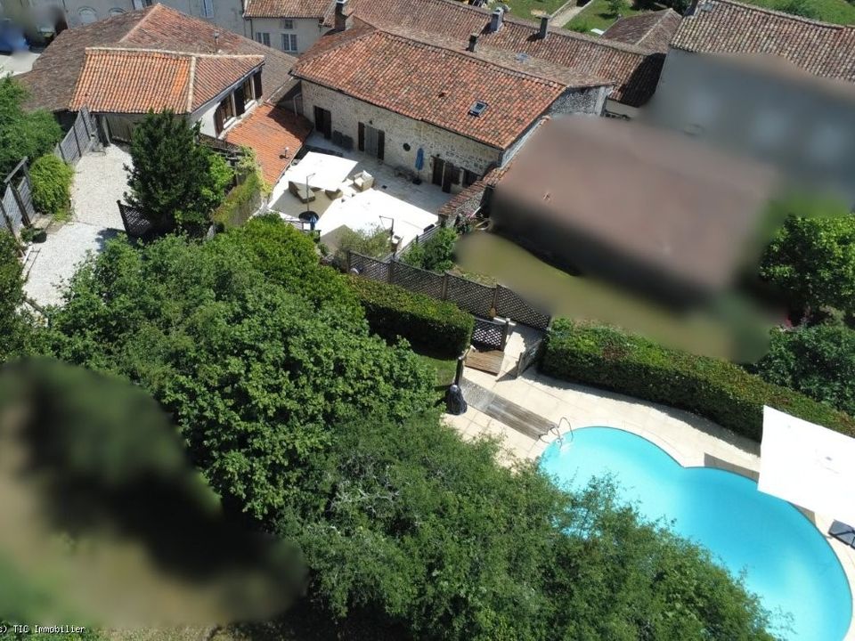 Villa i Nanteuil-en-Vallee, Charente - foto 1