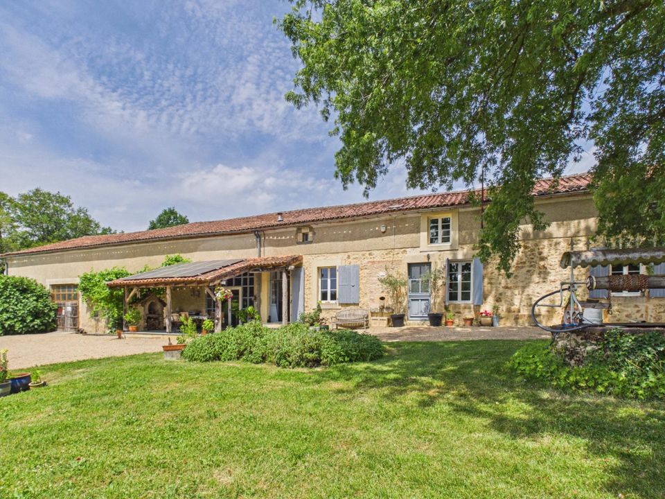 Villa i Montbron, Charente - foto 1