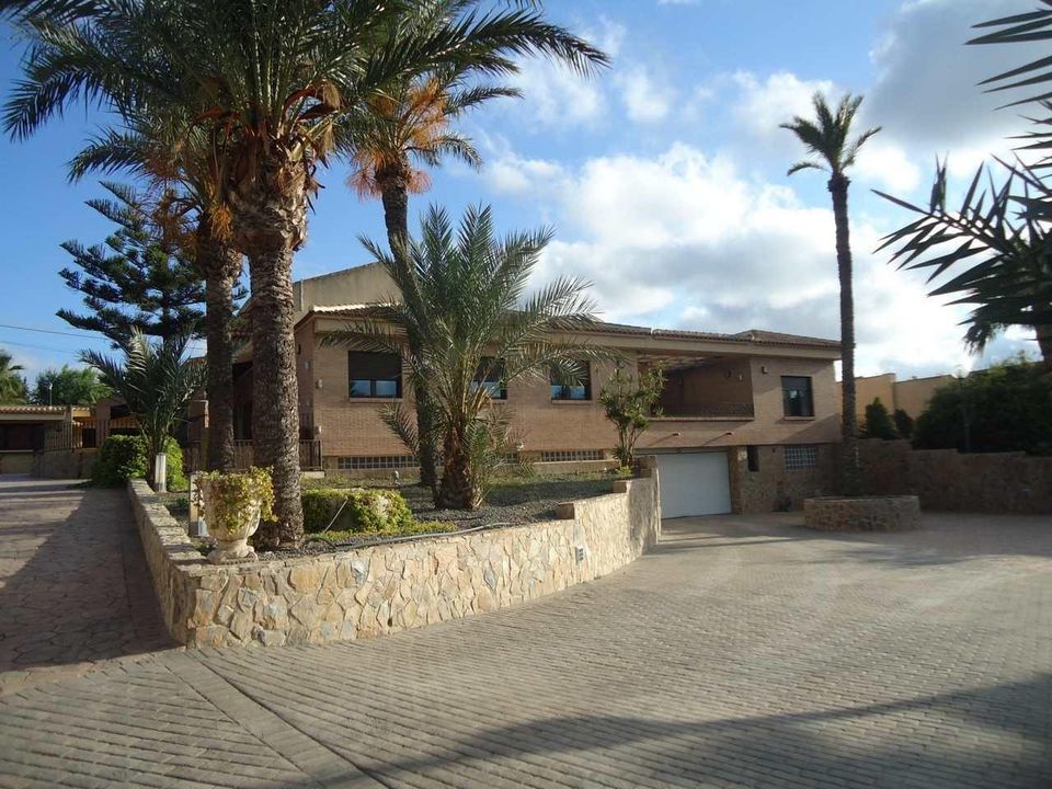 Villa en Alicante, Alicante - foto 1