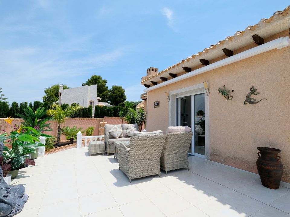 Villa en Cabo Roig, Alicante - foto 1