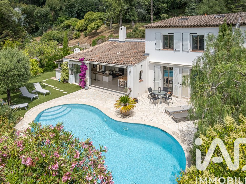 Villa i Villeneuve-Loubet, Alpes-Maritimes - foto 1