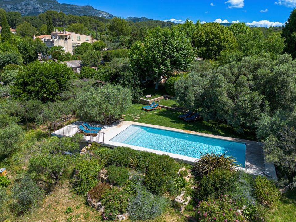 Villa i Aubagne en Provence, Bouches-du-Rhone - foto 1