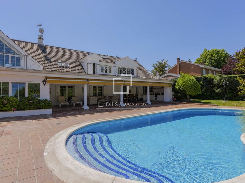 Villa i Pozuelo De Alarcon, Madrid - foto 1