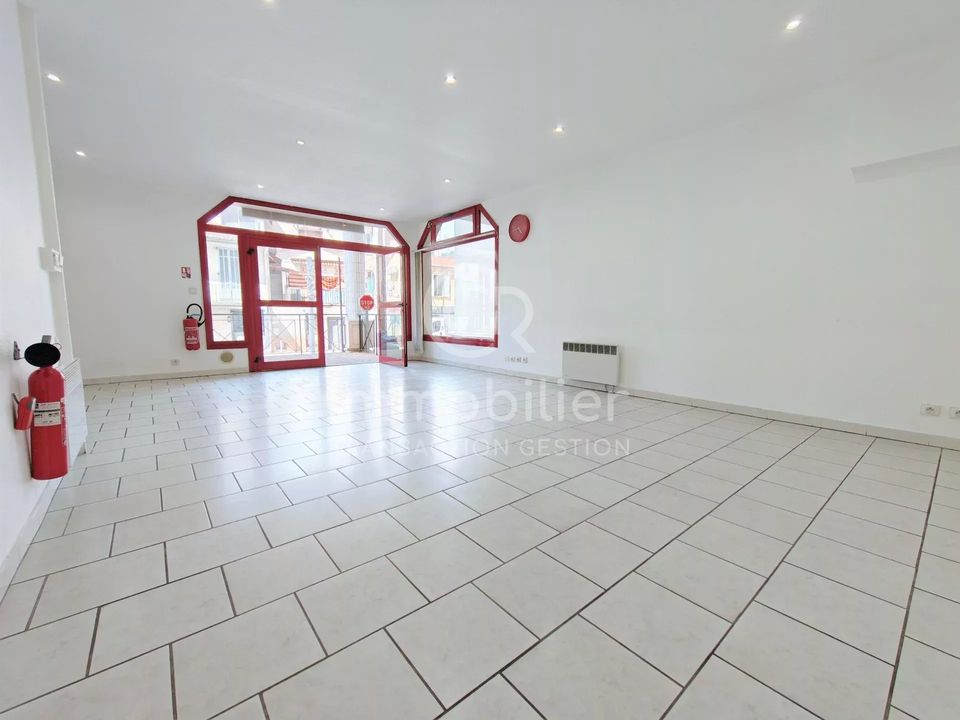 Erhvervsejendom i Cannes-la-Bocca, Alpes-Maritimes - foto 1