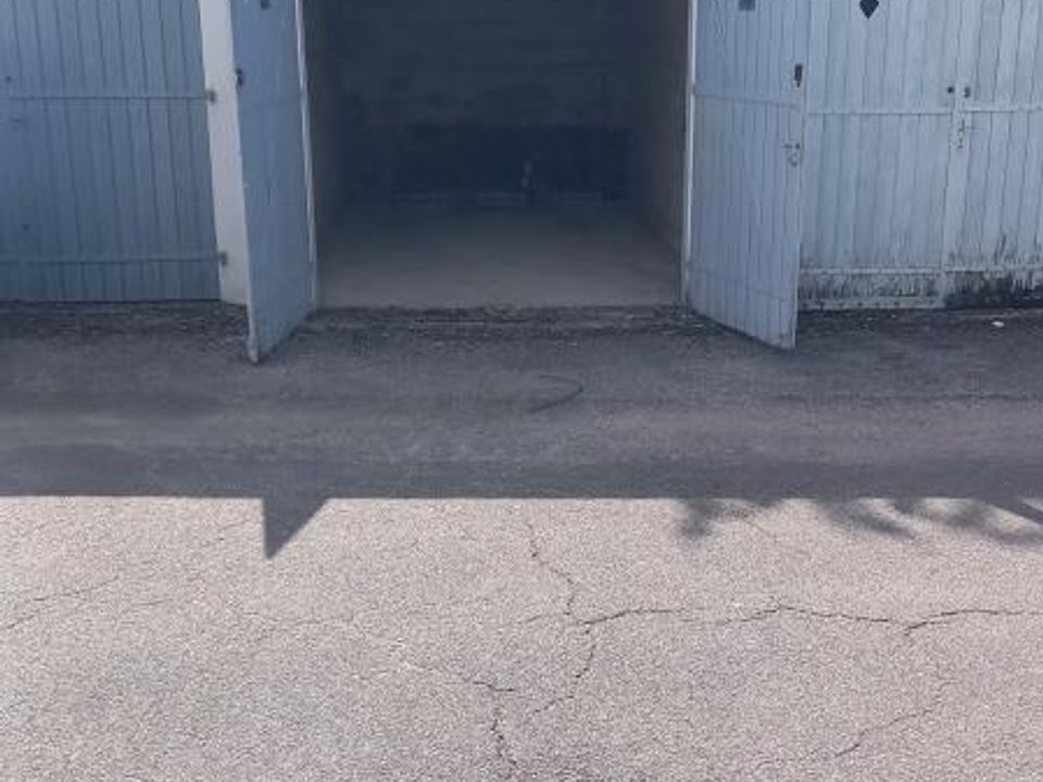 Garage i Lons-le-Saunier, Jura - foto 1