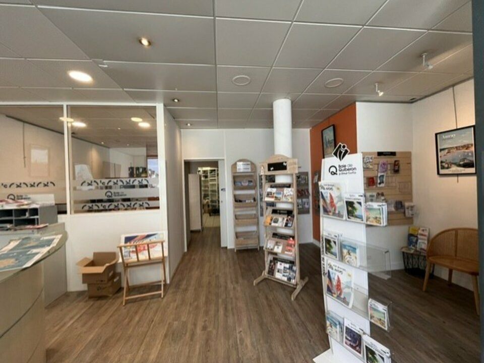 Commercial property in Auray, Morbihan - photo 2