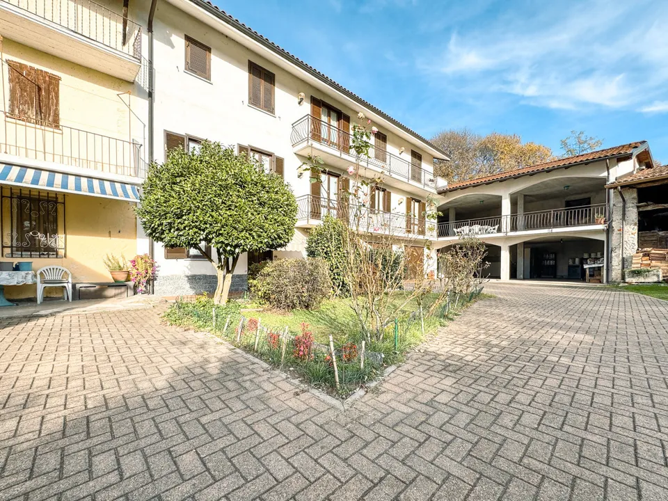 Villa i Oleggio Castello, Novara - bilde 1