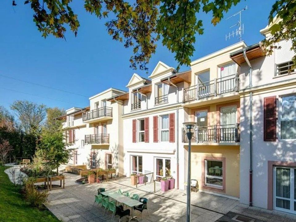 Erhvervsejendom i Evian-les-Bains, Haute-Savoie - foto 1